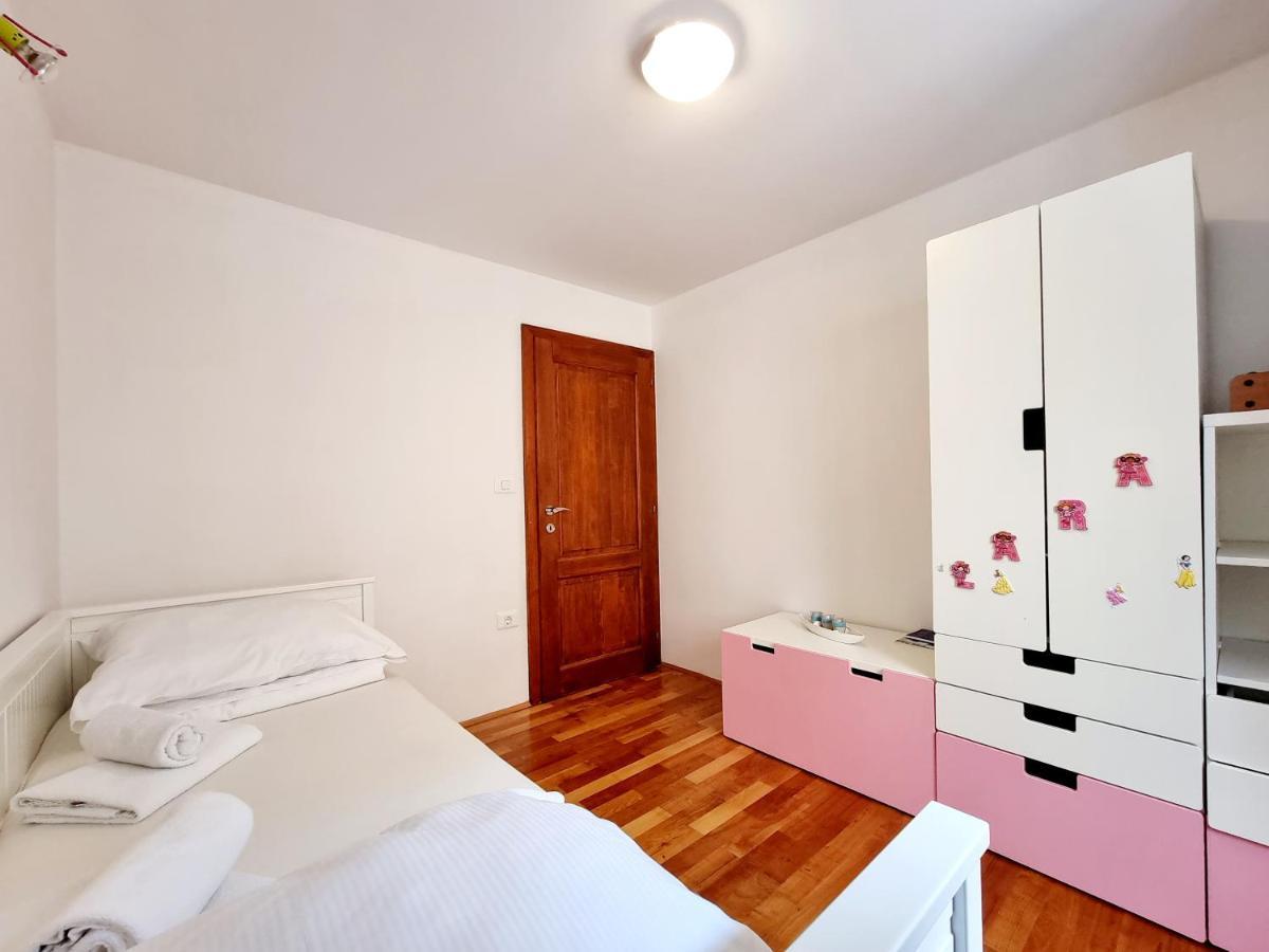 Lara 2 Apartmán *