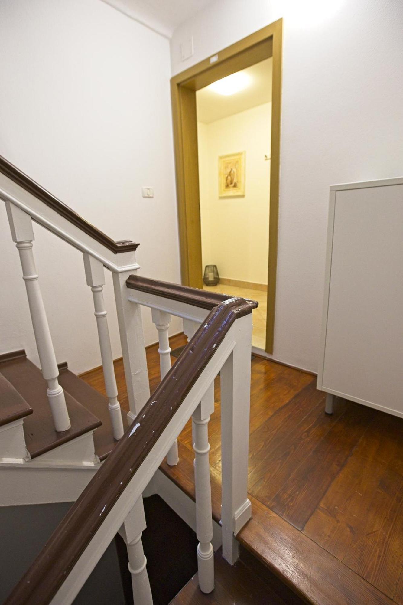 Lara 2 Apartmán *
